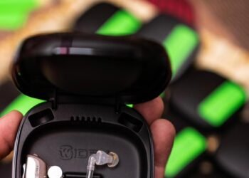 اتصالات من &e في مصر تطلق مشروع “سماعة لكل ساعة” لتوفير سماعات طبية للأطفال ضعاف السمع لكل ساعة من شهر رمضان