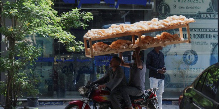 كم ستوفر الحكومة بعد اعلان رفع سعر الخبز المدعم الي 20 قرشا ؟