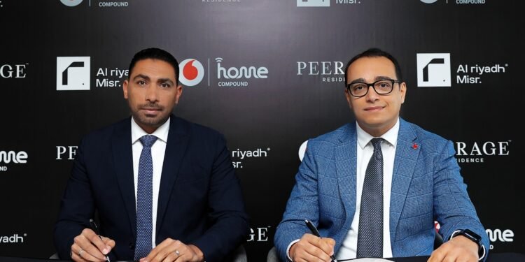 «ڤودافون» و«الرياض مصر» تتفقان علي تقديم خدمات الاتصالات المتكاملة في مشروع Peerage