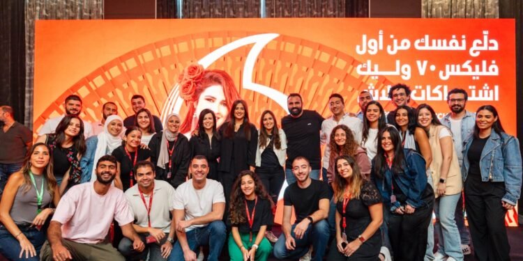 ڤودافون مصر تطلق حملة إعلانية جديدة عن نظام فليكس تجمع بين ياسمين عبد العزيز وعبد الباسط حمودة