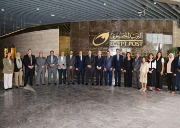 “رئيس البريد المصري”.. يلتقي ممثلي غرفة التجارة الأمريكية.. وكبرى شركات البريد السريع في مصر