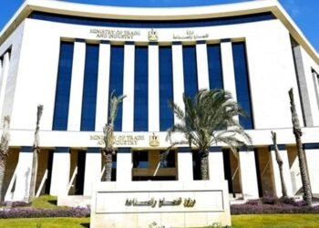 الصناعة تنفي صدور قرار بوقف الافراج عن السيارات الواردة للاستعمال الشخصي لمدة 3 اشهر