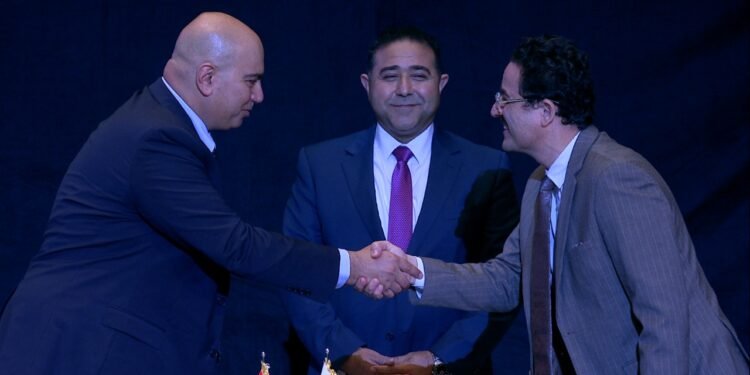 على هامش فعاليات قمة FDC Summit .. تنظيم الاتصالات يوقع مذكرة تفاهم مع شركة MCS