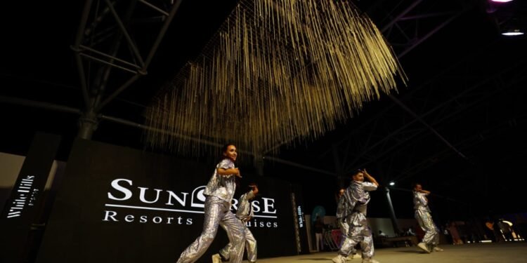 جميلات توب موديل يؤكدن: شواطئ الغردقة هي الأجمل في العالم