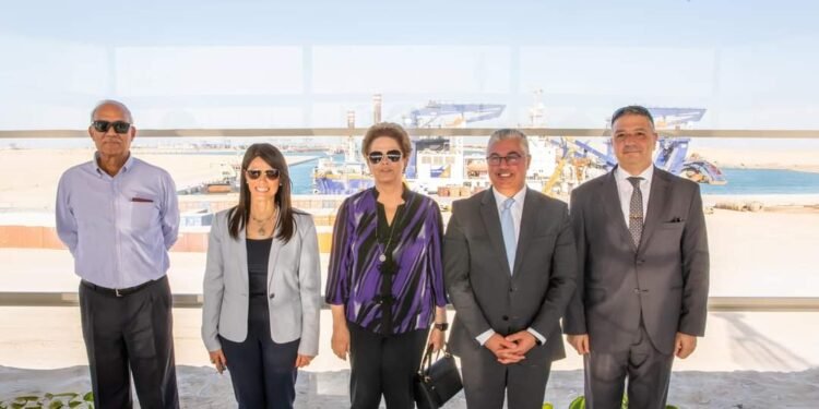 اقتصادية قناة السويس تستقبل وزيرة التعاون الدولي ووفد بنك التنمية الجديد NDB برئاسة ديلما روسيف