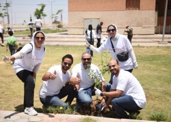 “اورنچ مصر” تطلق حملة واسعة بمشاركة الموظفين لزراعة الأشجار المثمرة