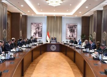 رئيس الوزراء يتابع إجراءات حل مشكلة الكهرباء ووقف تخفيف الأحمال .