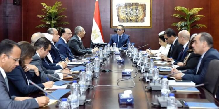 وزير الاستثمار أولويتنا تنفيذ خطة الدولة لزيادة الصادرات السلعية المصرية إلى 100 مليار دولار سنوياً