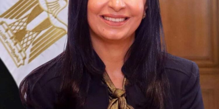 وزيرة التضامن  تصدر قرارًا بتشكيل لجنة لحصر جميع مستفيدي الدعم العيني والنقدي وإدراجهم بقاعدة بيانات متكاملة