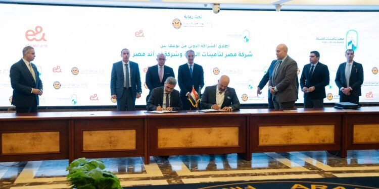 وزيرا “التخطيط ” و”الاتصالات” يشهدان توقيع شراكات بين قطاعي التأمين والاتصالات لتسريع التحول الرقمي