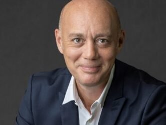 Harnessing the Power of AI: A New Era for Business Productivity and Efficiency JG Pons, SVP & GM, EMEA, Client Solutions