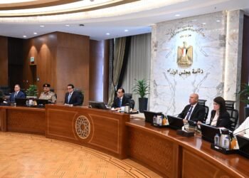 الحكومة تستهدف 3.3 % فائضا أوليا و 5.5 % نموا احتوائيا خلال 3 سنوات