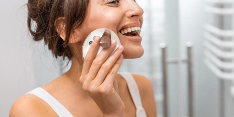 كيونت تقدم جهاز Physio Radiance Visage+ لحماية البشرة من التأثر بالتغيرات المناخية