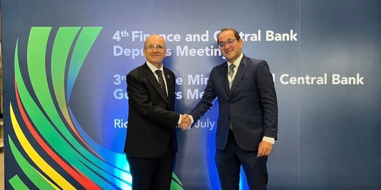 وزير المالية.. فى لقائه مع نظيره التركى على هامش اجتماعات «مجموعة العشرين»: حريصون على تعزيز العلاقات الاقتصادية مع تركيا.. لتحقيق المصالح المتبادلة