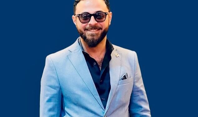 أحمد مصطفى مدير مبيعات بشركة «أمازون للتنمية»
