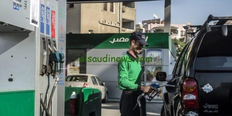 الحكومة ترفع أسعار البنزين بواقع جنيه و نصف للتر الواحد