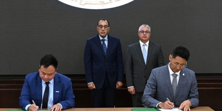 رئيس الوزراء يشهد توقيع عقد مشروع هايسنس مصر وشركةFBB TECH لتصنيع المنتجات الكهربائية بمنطقة السخنة الصناعية