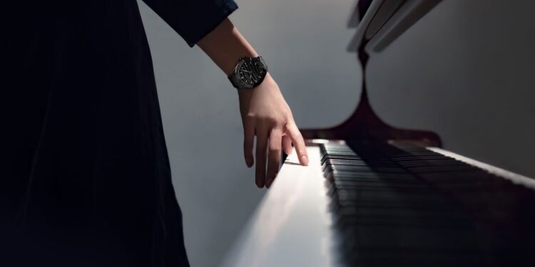 كيونت تطلق سلسلة الساعات السويسرية الجديدة Alto Ceramic من Bernhard H.Mayer لتضع معياراً جديداً للفخامة والتعبير عن الذات