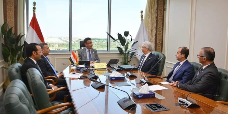 وزير التموين والتجارة الداخلية يلتقي مع  الدكتور زكريا حمزة – الرئيس التنفيذي  للبورصة السلعية
