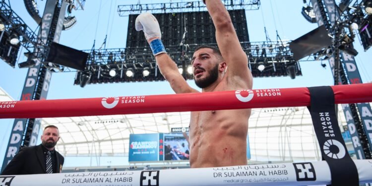 Ziyad Almaayouf Becomes the First Saudi Professional Boxer to Win a Match in USA