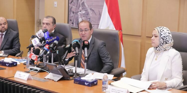 وزير المالية : انخفاض الدين الخارجي لأجهزة الموازنة من 84  الي 80 مليار دولار العام الماضي