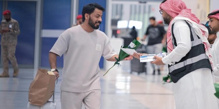 تدشين أولى الرحلات الدولية من مطار القاهرة الدولي إلى مطار عرعر