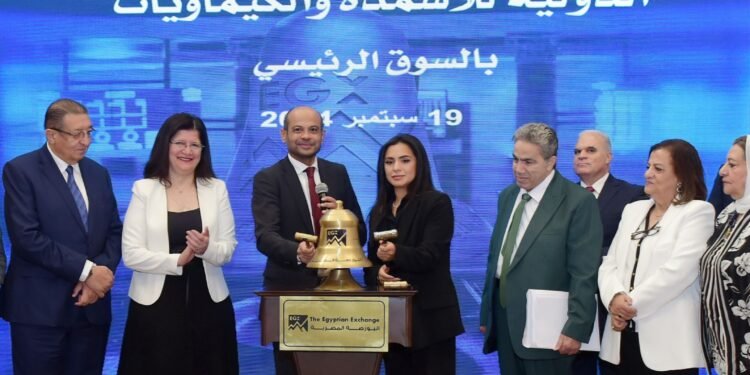 رئيس البورصة يشارك قيادات الشركة الدولية للأسمدة والكيماويات فعالية “قرع الجرس”