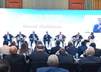 وزير الإستثمار الحكومة تسعى إلى جذب المزيد من الاستثمارات وتعزيز دور القطاع الخاص كمحرك رئيسي للنمو الاقتصادي.