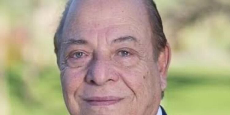 رئيس جمعية مستثمري العاشر يستعرض الفرص الاستثمارية للعملاء في أول سمارت كومباوند فيلات بالعاشر من رمضان