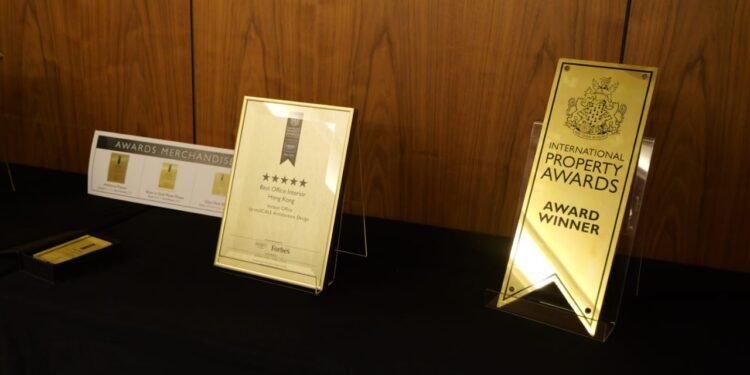 شركة «إنفينيتي تاورز» تحصل على جائزة أفضل برج تجاري إداري في مصر وأفريقيا خلال احتفالية عالمية في لندن