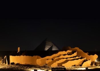 سيجنيفاي مصر تتعاون مع “ارت دي ايجيبت” للسنة الرابعة على التوالي لإضاءة معرض “الأبد هو الآن” في الأهرامات