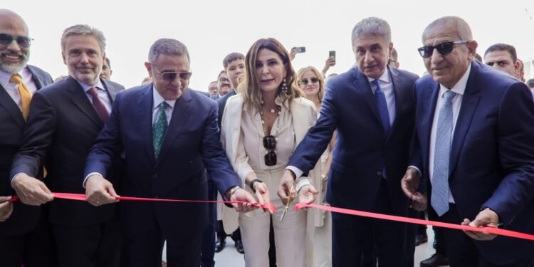 رجل الأعمال المصرى كامل أبو على يكرم وزيرة السياحة الايطالية بالغردقة