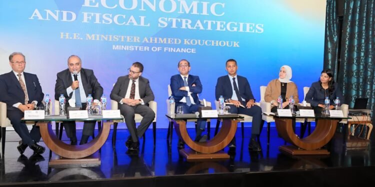 وزير المالية.. ردًا على أسئلة ممثلى مجتمع الأعمال فى حلقة نقاشية نظمتها «N Gage» و«LYNX» للخدمات الاستشارية»