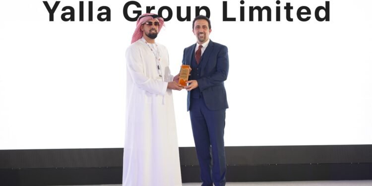 Sultan Bin Khalifa Al Nehayan honors Yalla Group with AppGallery Powerhouse Partnership Award at Huawei HDC·MEA 2024