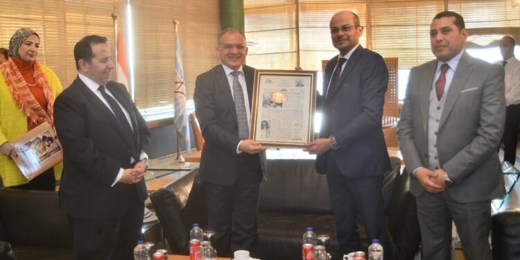 البورصة المصرية توقع اتفاقية تعاون مع جامعة الأهرام الكندية