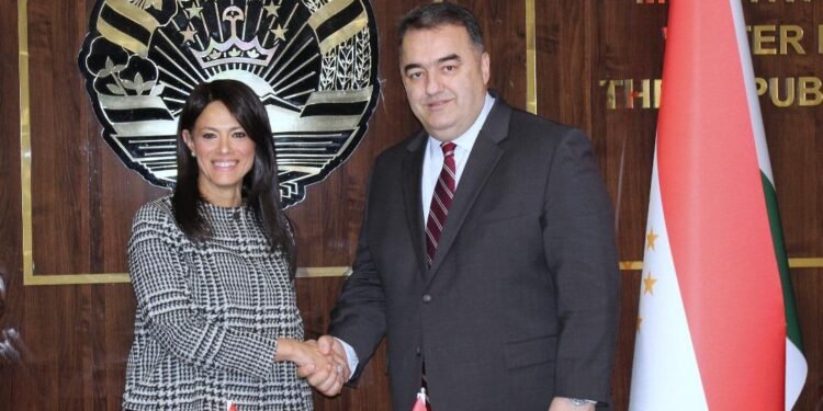 وزيرة التخطيط تعقد مُباحثات مُكثفة مع عدد من وزراء ومسئولي حكومة طاجيكستان لاستكشاف فرص التعاون المُشترك