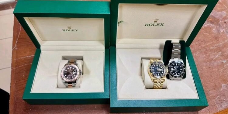 جمارك مطار شرم الشيخ تضبط عدد من الساعات باهظة الثمن