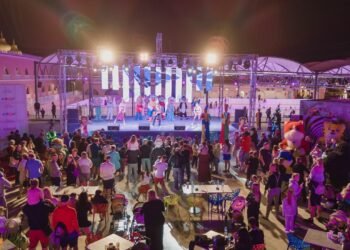 جنسيات العالم تحتفل بعيد ميلاد نيفرلاند السنوي كأكبر مدينة في الشرق الأوسط