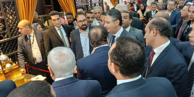 «نجم الدين لتجارة الذهب والفضة» تطرح أصغر سبيكة في العالم خلال مشاركتها بمعرض ” نبيو” للذهب والمجوهرات