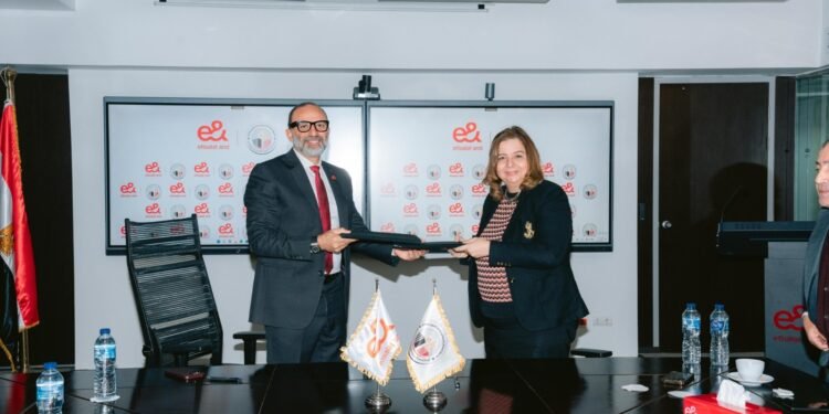 بروتوكول بين إي آند مصر وصندوق الإسكان الاجتماعي لتوفير حلول التكنولوجيا بالمجتمعات العمرانية الجديدة