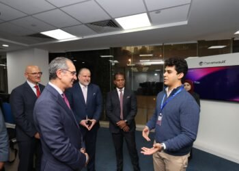 وزير الاتصالات يفتتح مركز تميز شركة “كومفولت” Commvault العالمية بالقاهرة