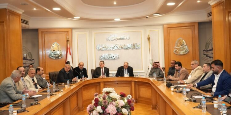 مذكرة لرئيس الوزراء لحل ازمة تصديقات الشهر العقاري علي الشهادات الفنية للصادرات