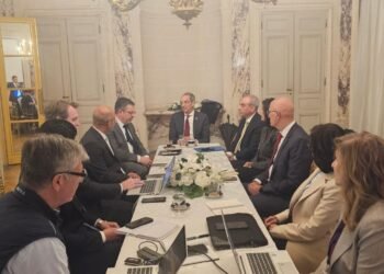 الدكتور عمرو طلعت وزير الاتصالات يبحث مع قيادات شركة اورنچ بفرنسا تعزيز التعاون في مجالات الذكاء الاصطناعي