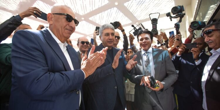 َوزير السياحة يفتتح أحدث منتجعات بيك الباتروس / صور