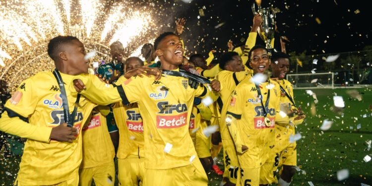 نادي أسيك الإيفواري يتوج بالنسخة الأولى من بطولة زد الدولية للناشئين تحت 15 سنة.. و لاعبه دومبيا بيما يحصد جائزة أفضل لاعب