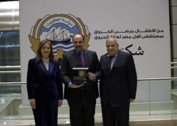 الشيخ مبارك عبدالله الصباح وسفير الكويت يزوران مستشفى ” أهل مصر لعلاج الحروق” لدعم مصابي الحروق