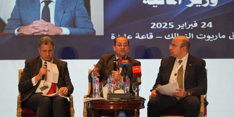 وزير المالية.. فى حلقة نقاشية :      الأولوية.. لتوسيع القاعدة الضريبية بشكل عادل وتحفيزي