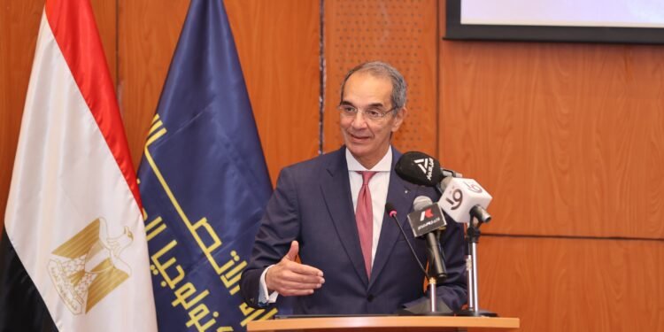 وزير الاتصالات وتكنولوجيا المعلومات يفتتح ورشة عمل “تطبيقات الذكاء الاصطناعى فى مختلف القطاعات