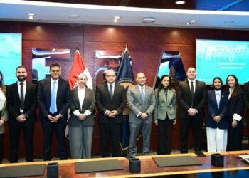 لجنة تحكيم من الرقابة المالية تناقش الفريقين الفائزين في مسابقة تحدى البحوث  2025