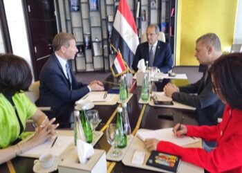 وزير الاتصالات يعقد مباحثات مع بنوك وشركات عالمية متخصصة فى تكنولوجيا المعلومات